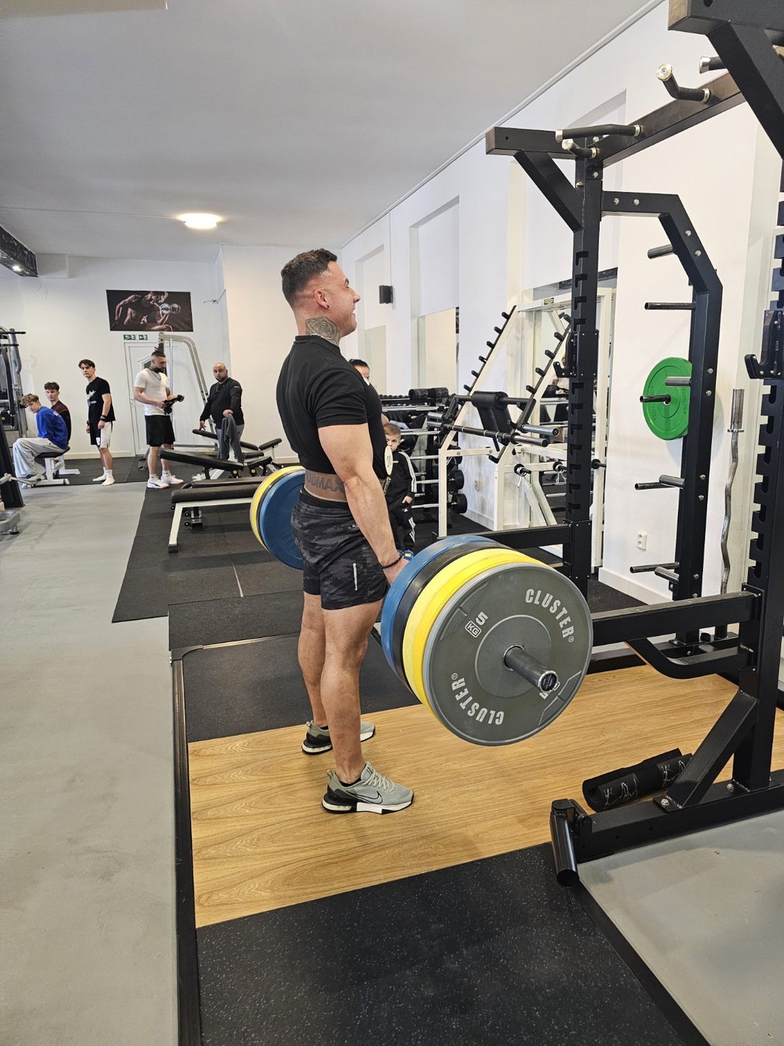 Silový trénink s velkou činkou v The Gym Aš