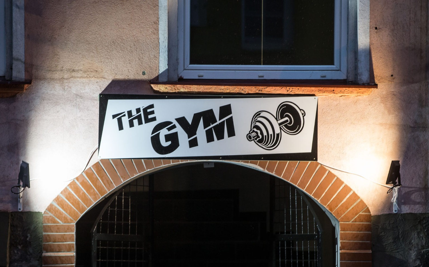 Označení vstupu do The Gym Aš